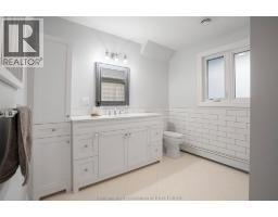 32 Lynnwood DRIVE - 33