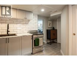 31 Adelaide STREET North - 31