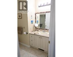 5 Bernard AVENUE East - 11