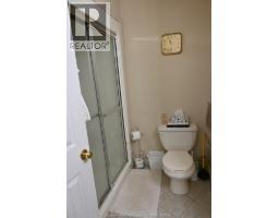 5 Bernard AVENUE East - 12