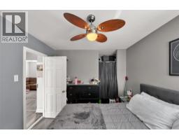 14 McNaughton AVENUE - 15