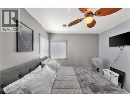 14 McNaughton AVENUE - 16