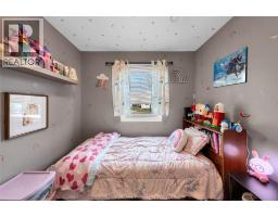 14 McNaughton AVENUE - 18