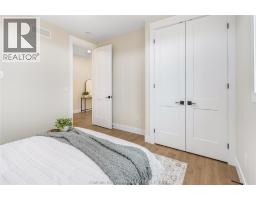 68 BLOOMINGTON WAY - 34