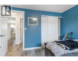 44 ROSSINI CRESCENT - 19