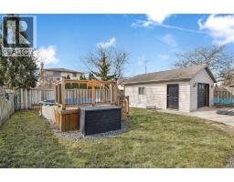 44 ROSSINI CRESCENT - 31