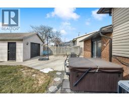 44 ROSSINI CRESCENT - 33