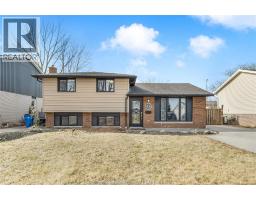 44 ROSSINI CRESCENT - 4