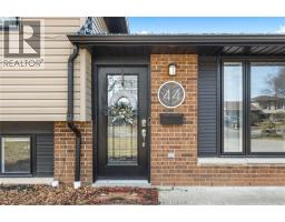 44 ROSSINI CRESCENT - 5