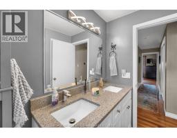 325 John STREET East - 19