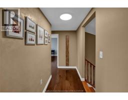 76 THORNHILL CRESCENT - 19