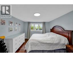 76 THORNHILL CRESCENT - 21