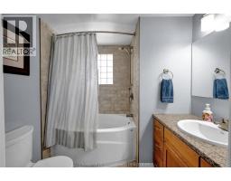 76 THORNHILL CRESCENT - 27