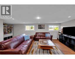 76 THORNHILL CRESCENT - 30