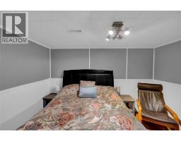 76 THORNHILL CRESCENT - 32