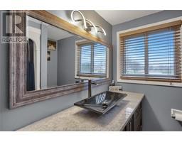 12 DONALDA DRIVE - 36