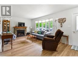 17 Garry AVENUE - 16