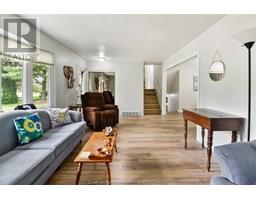 17 Garry AVENUE - 22