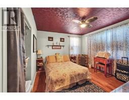 300 Woods STREET - 14