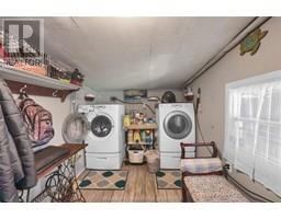 300 Woods STREET - 22