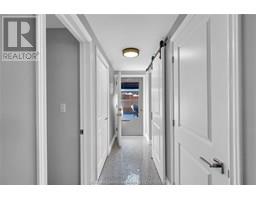 110 GLENGARRY CRESCENT - 30