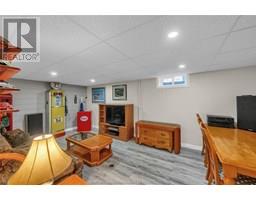 110 GLENGARRY CRESCENT - 44