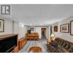 110 GLENGARRY CRESCENT - 46