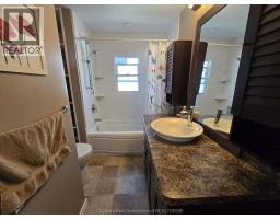 115 Gregory DRIVE - 23