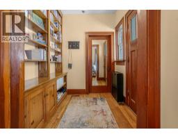 203 Talbot STREET East - 15