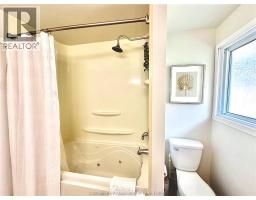 14 MacMillan CRESCENT - 18