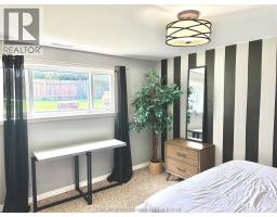 14 MacMillan CRESCENT - 26