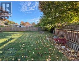 14 MacMillan CRESCENT - 35