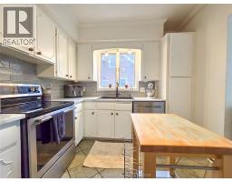 90 Stanley AVENUE - 16