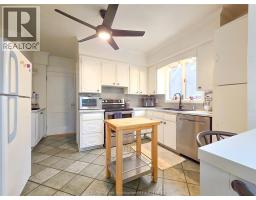 90 Stanley AVENUE - 17