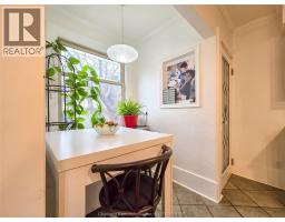 90 Stanley AVENUE - 19