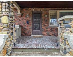 90 Stanley AVENUE - 3