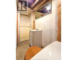 90 Stanley AVENUE - 44