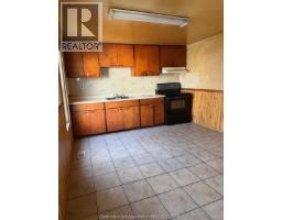 136 Adelaide STREET South - 2