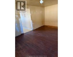 136 Adelaide STREET South - 4