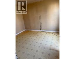 136 Adelaide STREET South - 6