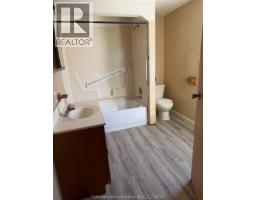 136 Adelaide STREET South - 8