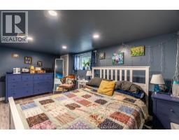 460 Queen STREET - 22