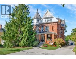 325 Wellington STREET West - 1