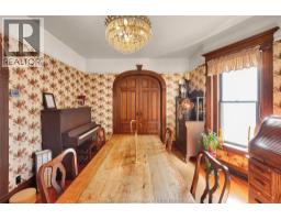 325 Wellington STREET West - 12