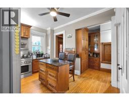 325 Wellington STREET West - 16