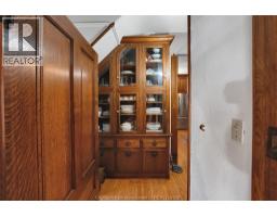 325 Wellington STREET West - 17