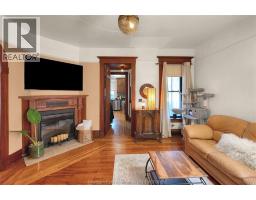 325 Wellington STREET West - 18