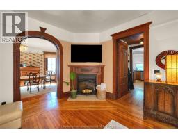 325 Wellington STREET West - 19