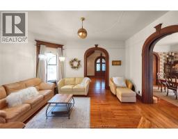 325 Wellington STREET West - 20