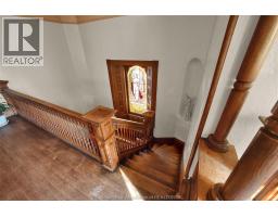 325 Wellington STREET West - 23